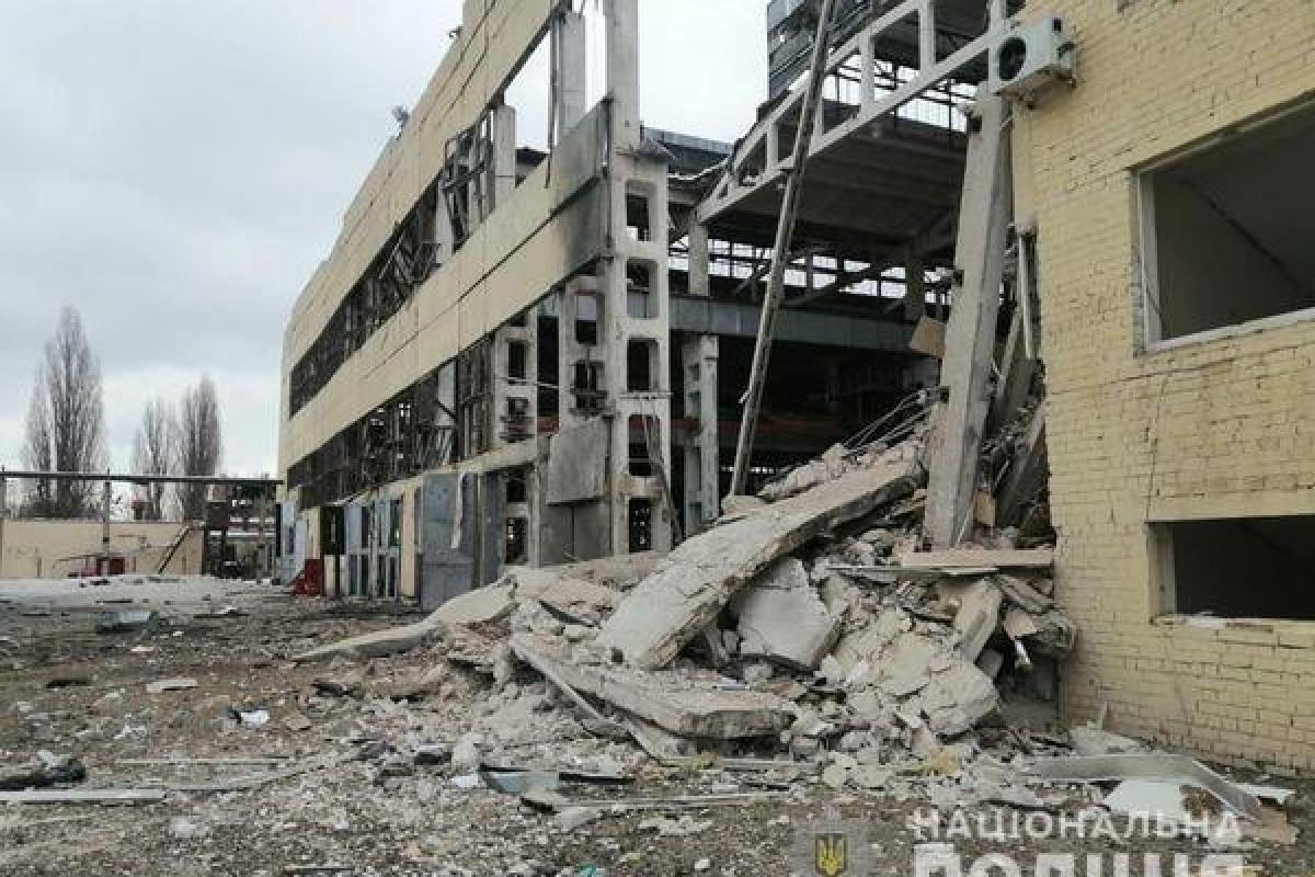 Російські окупанти бомбили Харківський бронетанковий завод Російські окупанти бомбили Харківський бронетанковий завод