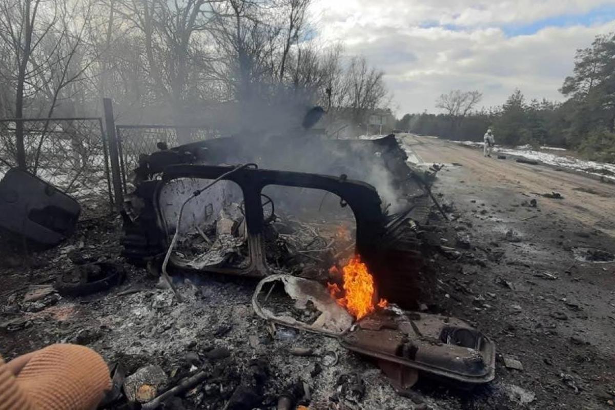 Під Сєвєродонецьком ЗСУ контратакували та знищили передовий загін російських військ (фото 18+) Під Сєвєродонецьком ЗСУ контратакували та знищили передовий загін російських військ (фото 18+)