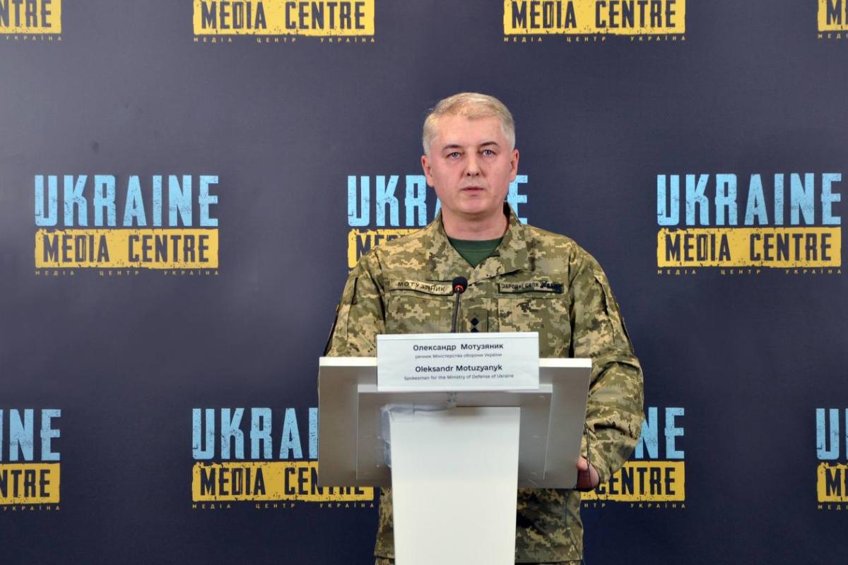 Россия выводит некоторые подразделения из Украины для восстановления боеспособности, активного перемещения оккупационных войск на Донбасс пока не фиксируется