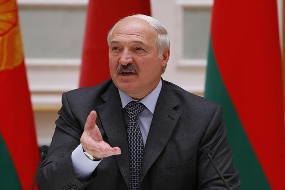 Лукашенко заявив, що по Білорусі запустили ракету "Точка-У", але вплутуватися у війну він не збирається Лукашенко заявив, що по Білорусі запустили ракету "Точка-У", але вплутуватися у війну він не збирається