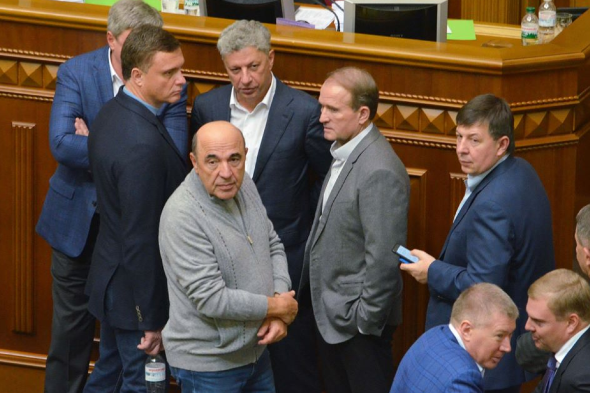 ГБР изъяло оружие во время обысков у народных депутатов от фракции ОПЗЖ ГБР изъяло оружие во время обысков у народных депутатов от фракции ОПЗЖ
