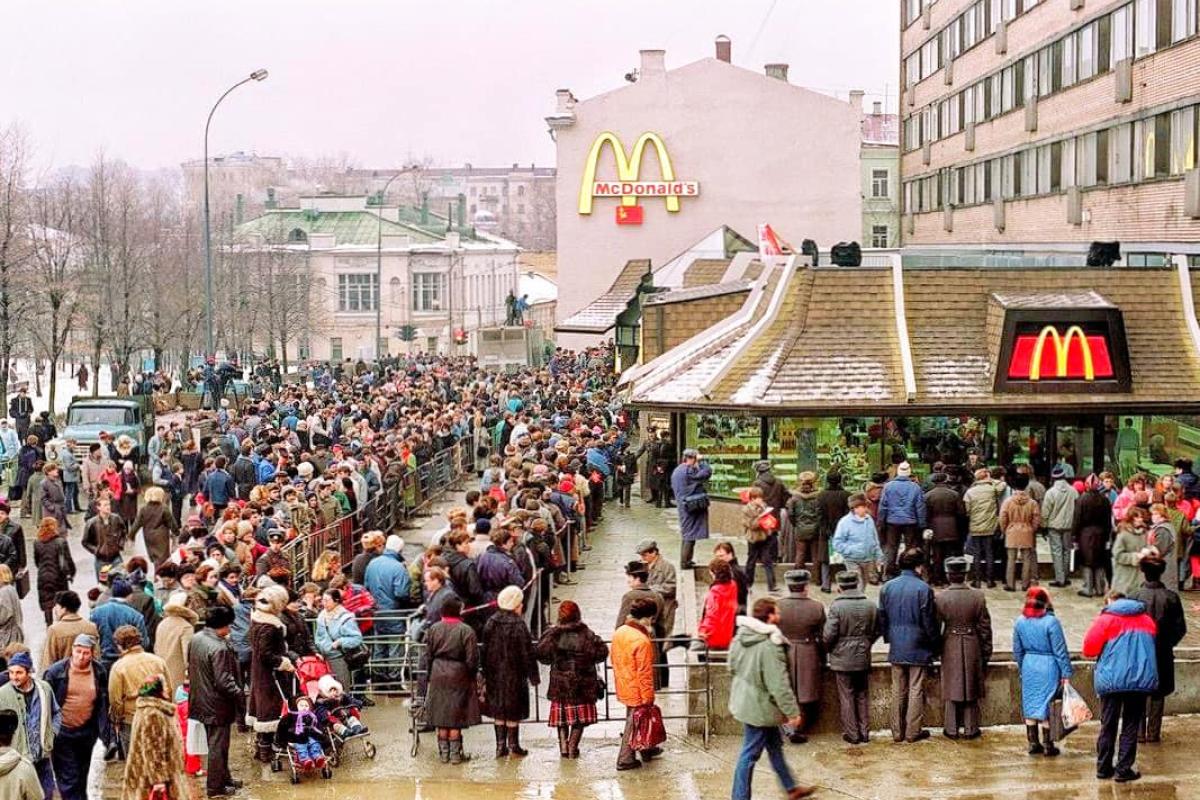 McDonald's закрывает все свои рестораны в России McDonald's закрывает все свои рестораны в России