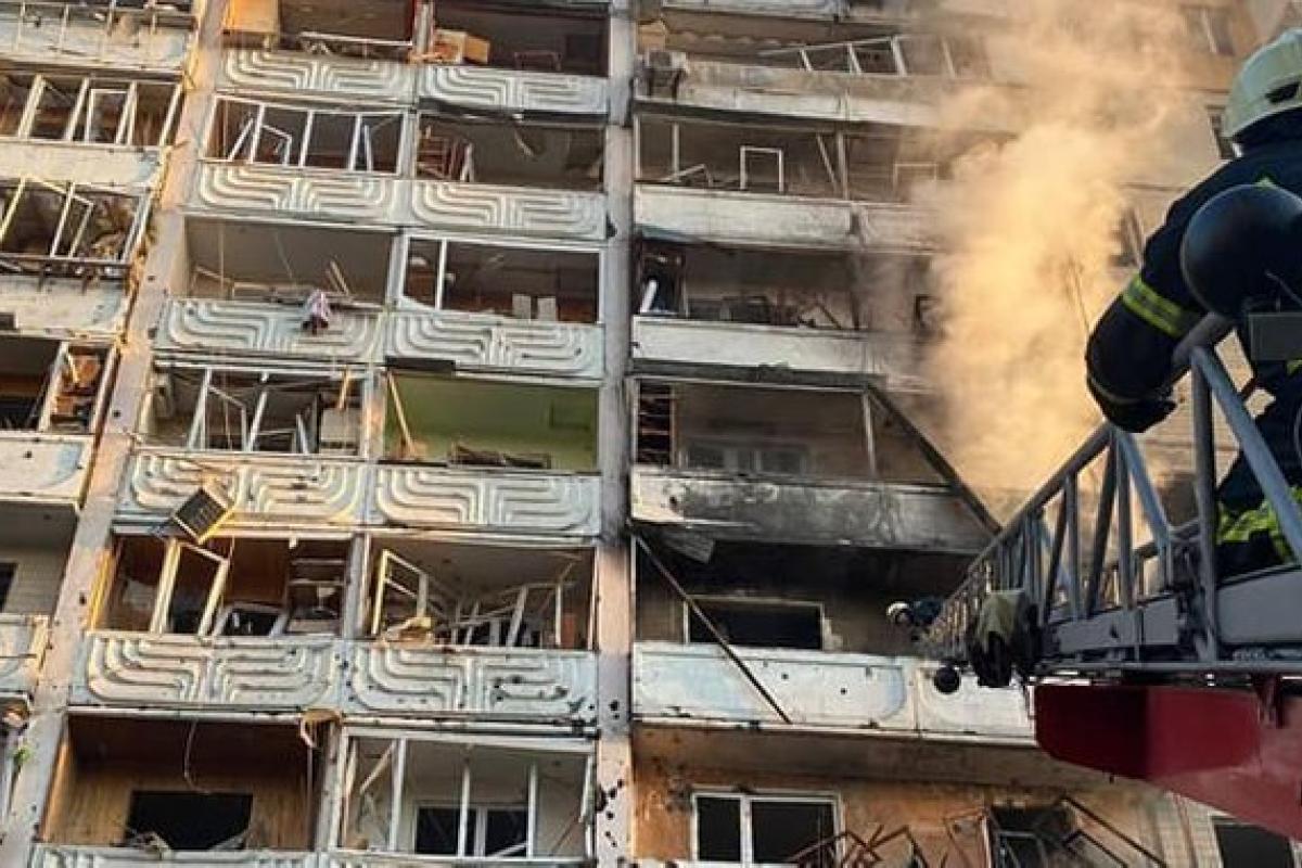 У Києві в результаті обстрілу снаряди потрапили в житлові будинки У Києві в результаті обстрілу снаряди потрапили в житлові будинки