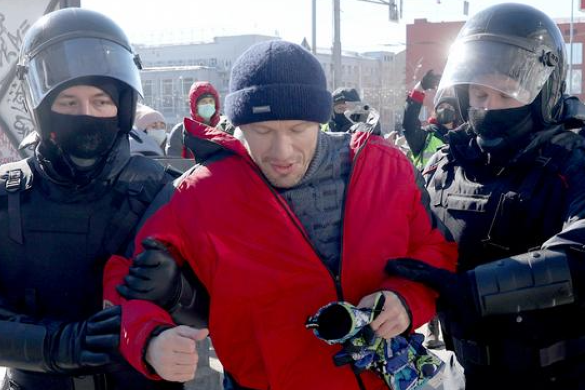 В россии проходят антивоенные акции: начались задержания В россии проходят антивоенные акции: начались задержания