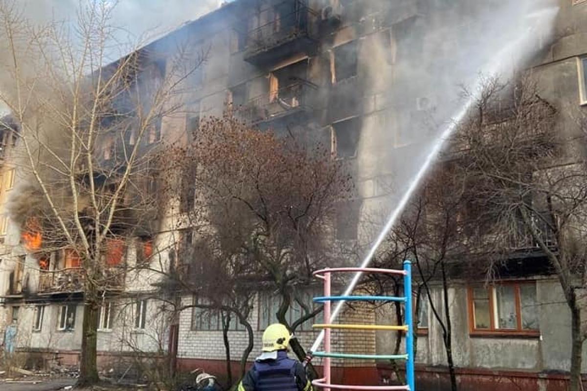 В Северодонецке россияне в третий раз за неделю попали в один и тот же жилой дом В Северодонецке россияне в третий раз за неделю попали в один и тот же жилой дом