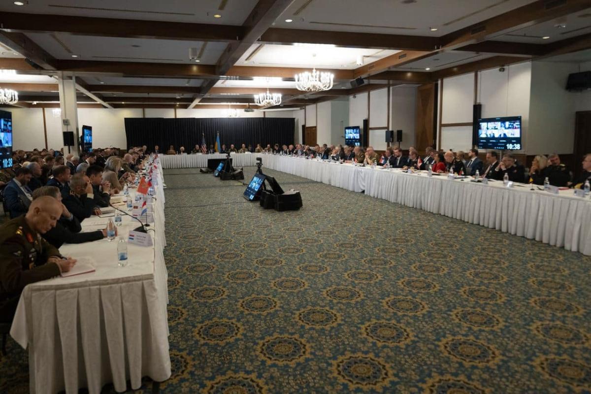 На базе Рамштайн в Германии более 40 стран собрались, чтобы помочь Украине