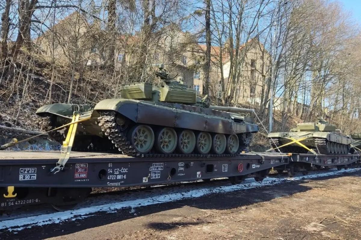 Чехія передала Україні десятки танків та бойових машин