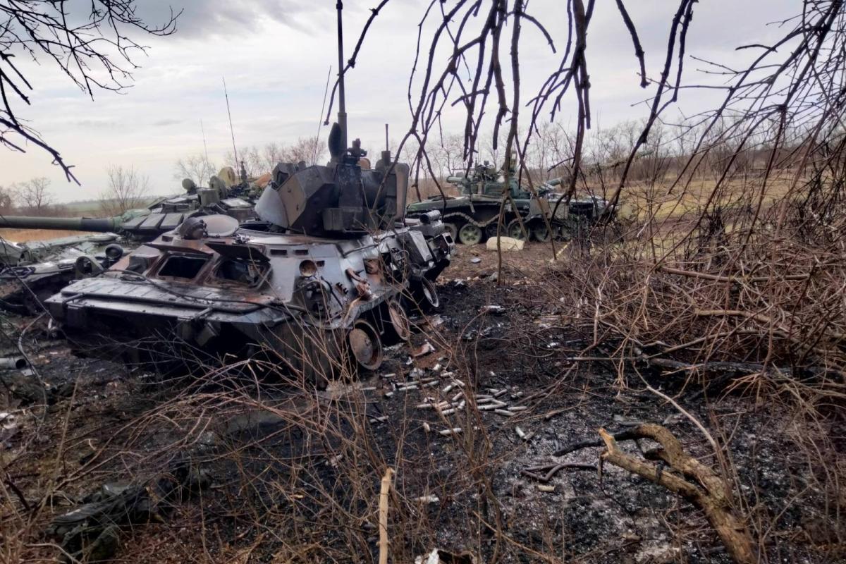 На востоке ВСУ отбили 4 атаки и уничтожили большое скопление автомобильной техники врага На востоке ВСУ отбили 4 атаки и уничтожили большое скопление автомобильной техники врага