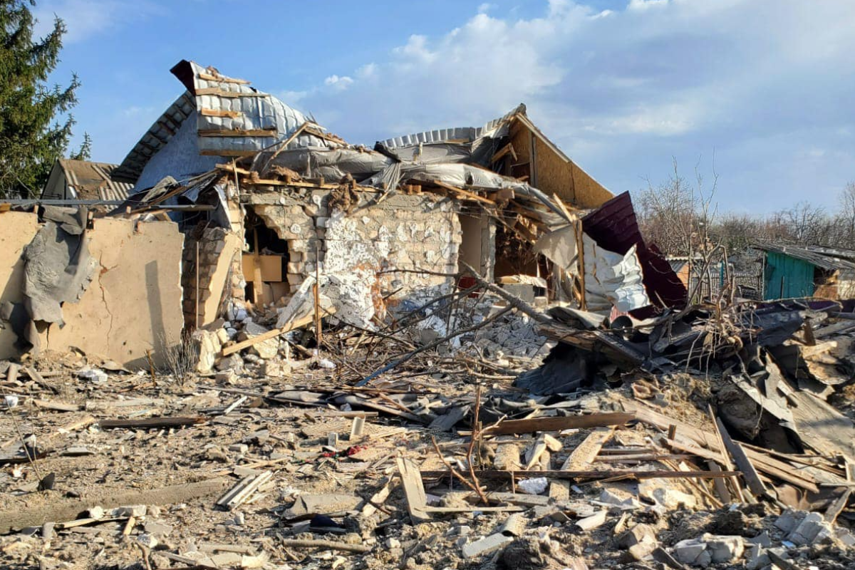 В Лисичанске обстрелом разрушены 4 дома, из-под завалов достали пострадавших В Лисичанске обстрелом разрушены 4 дома, из-под завалов достали пострадавших