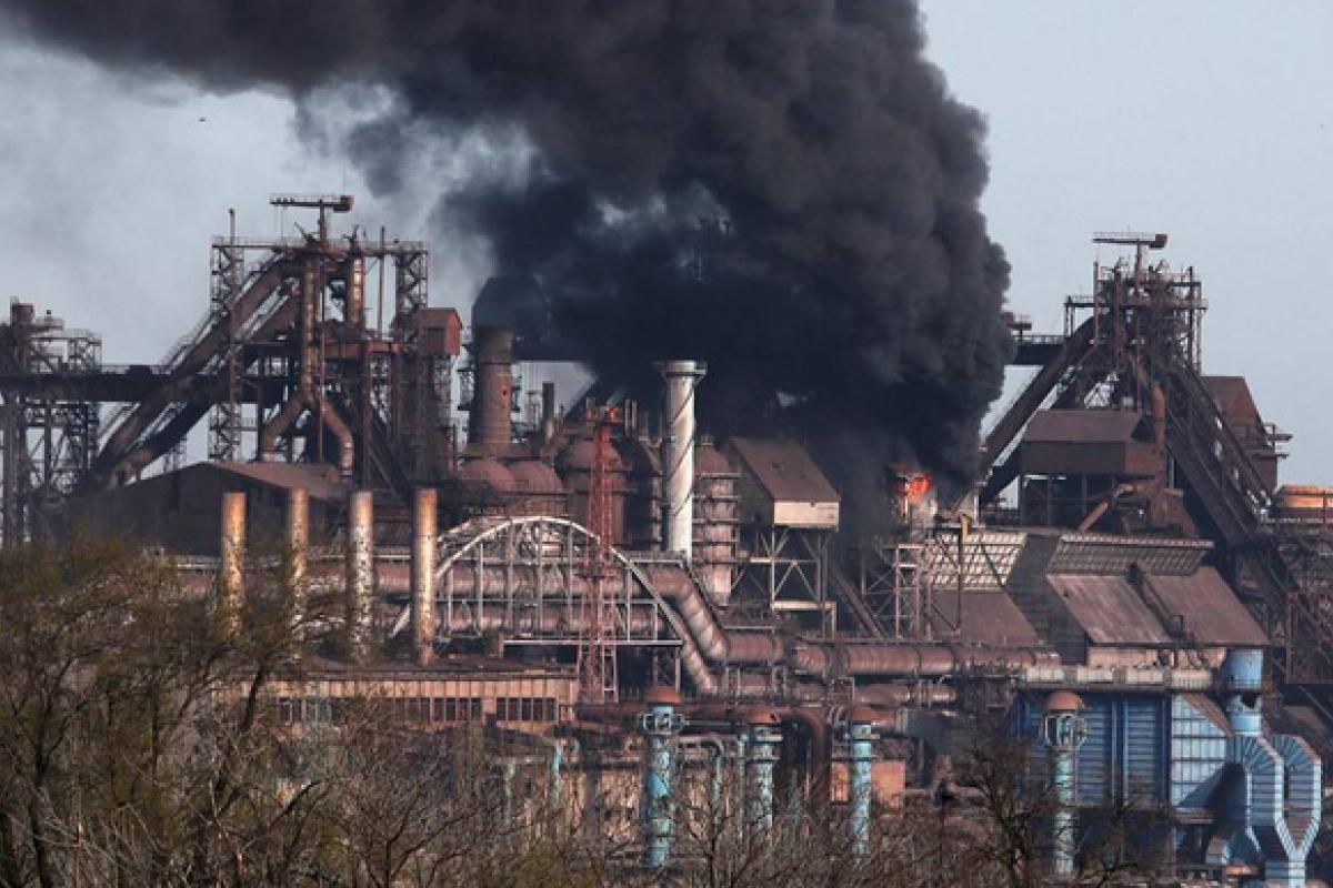Російські загарбники штурмують маріупольську Азовсталь Російські загарбники штурмують маріупольську Азовсталь