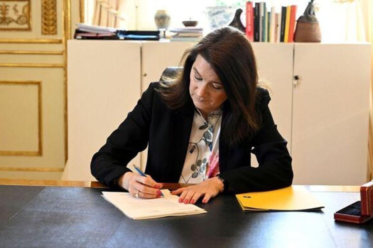 Глава МЗС Швеції підписала заявку на вступ до НАТО Глава МЗС Швеції підписала заявку на вступ до НАТО