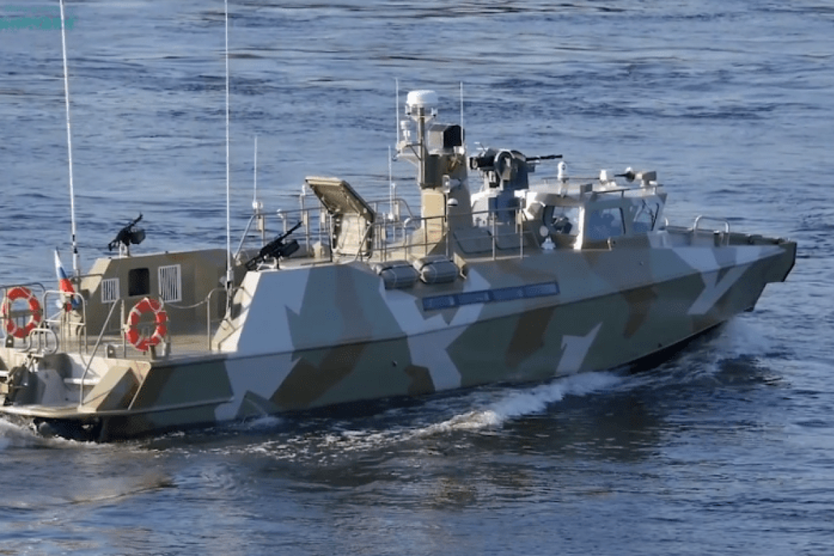 Як "Байрактар" полював за "Рапторами": оприлюднено перехоплення переговорів росіян біля острова Зміїний Як "Байрактар" полював за "Рапторами": оприлюднено перехоплення переговорів росіян біля острова Зміїний