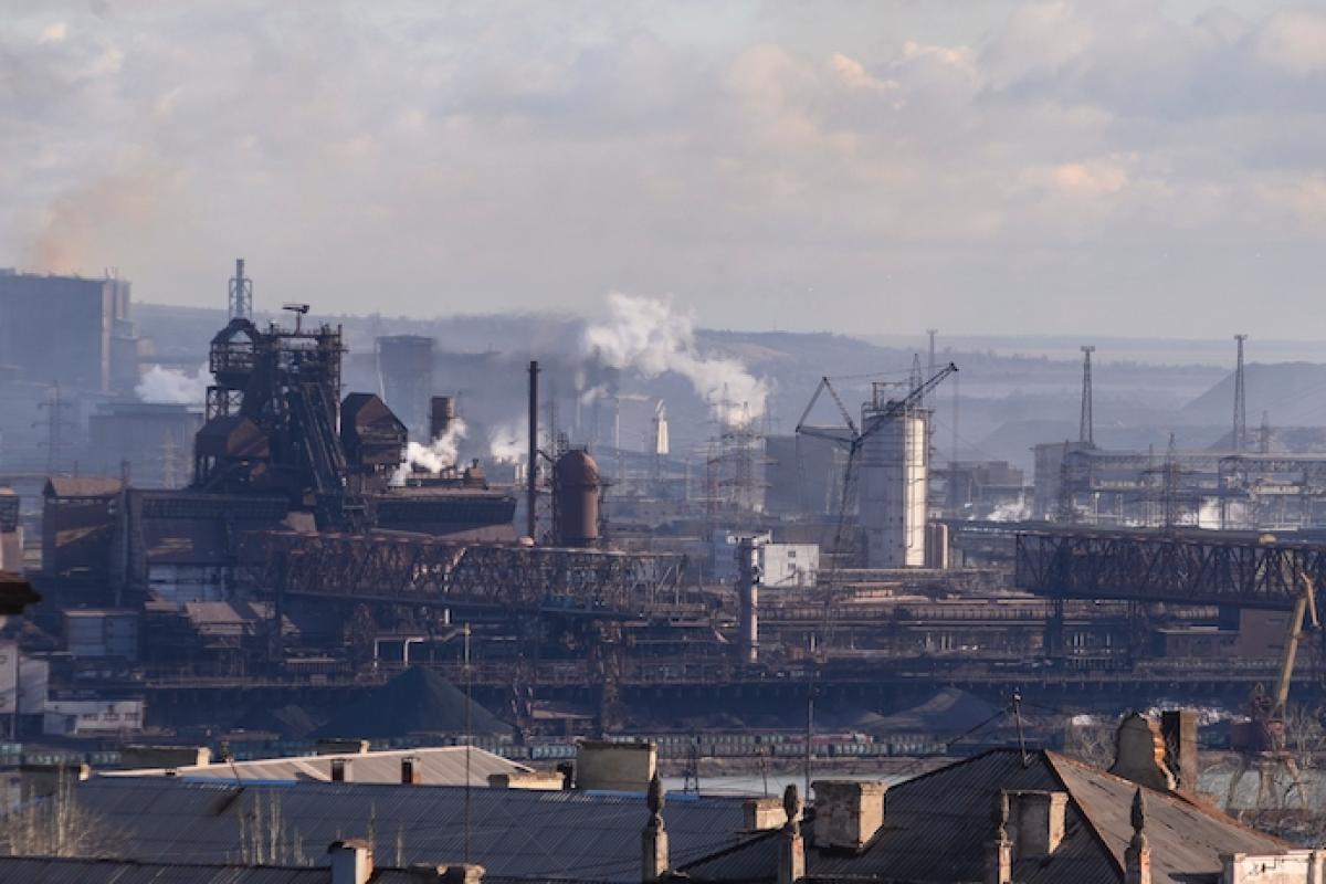 З маріупольської Азовсталі евакуювали близько 100 цивільних З маріупольської Азовсталі евакуювали близько 100 цивільних