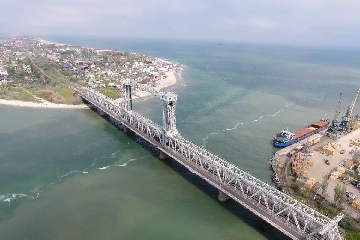 Россия в четвертый раз нанесла ракетный удар по мосту через Днестровский лиман на Одесчине Россия в четвертый раз нанесла ракетный удар по мосту через Днестровский лиман на Одесчине