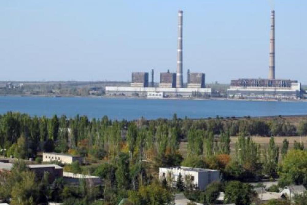 "Вывешивают свою тряпку": российские оккупанты зашли в Светлодарск "Вывешивают свою тряпку": российские оккупанты зашли в Светлодарск