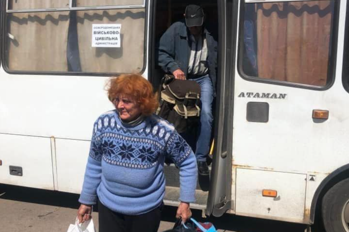 Відмовляються виїжджати: З Луганщини сьогодні евакуювали лише 20 людей Відмовляються виїжджати: З Луганщини сьогодні евакуювали лише 20 людей