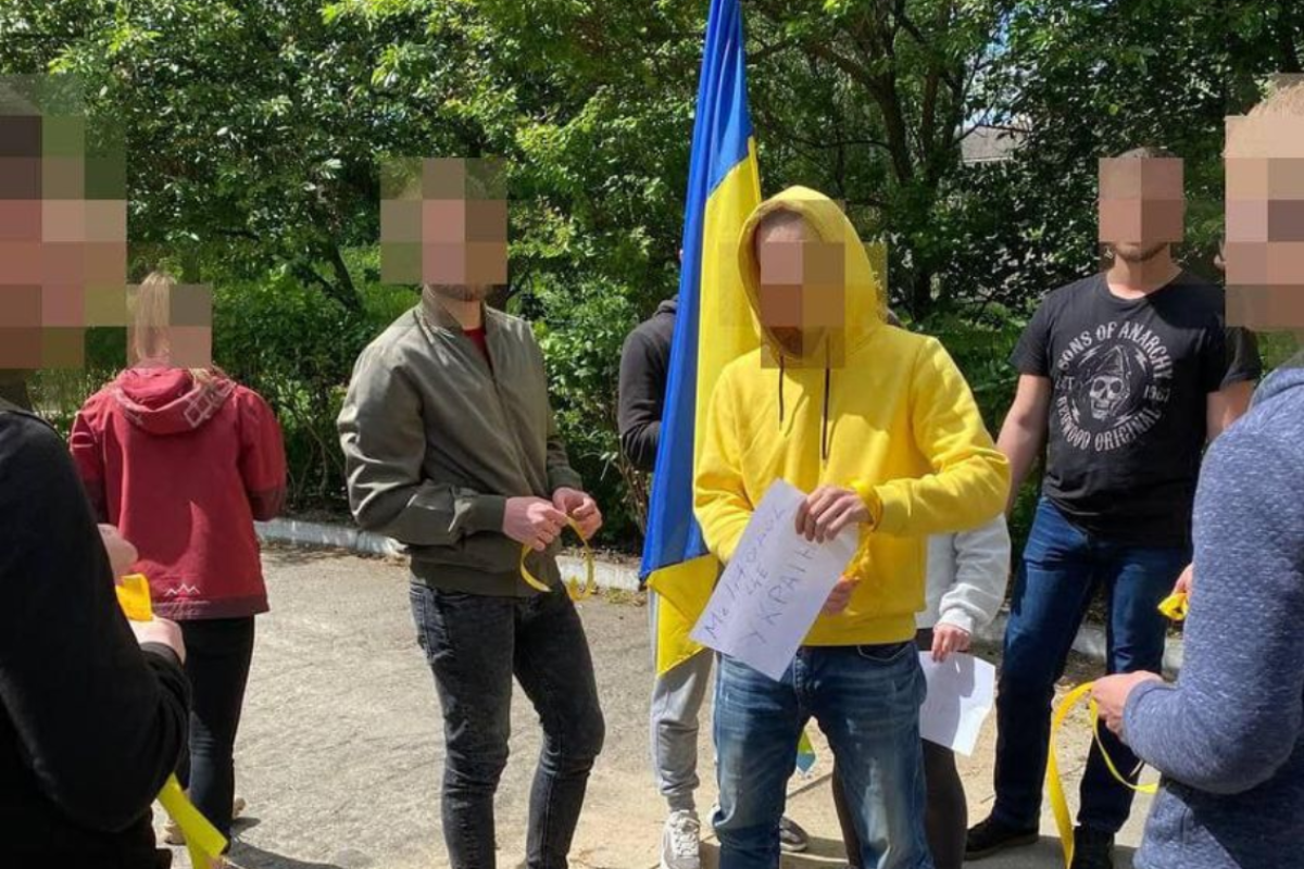 В оккупированном Мелитополе провели проукраинский митинг В оккупированном Мелитополе провели проукраинский митинг