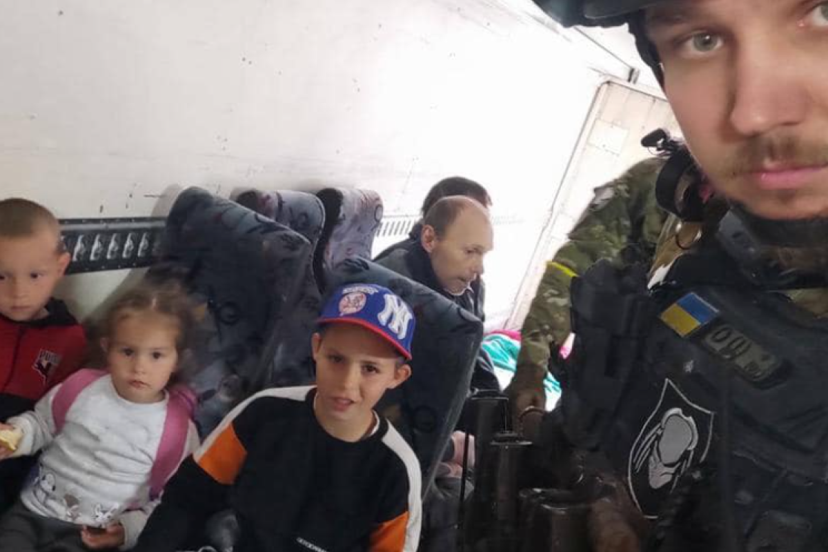 Потрапили під обстріл, але вивезли людей: сьогодні відбулася евакуація з Сєвєродонецька Потрапили під обстріл, але вивезли людей: сьогодні відбулася евакуація з Сєвєродонецька