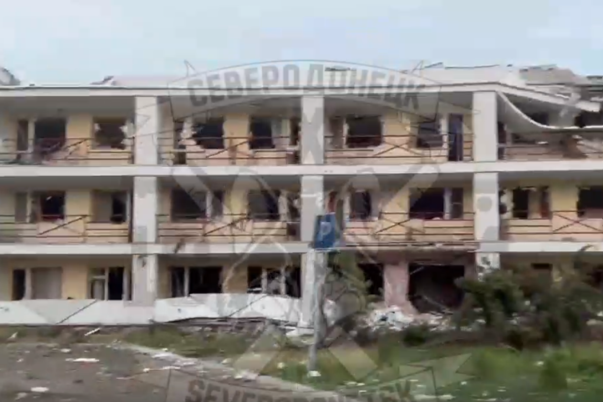 Відео з Сєвєродонецька: готель "Мир" та околиці після запеклих боїв Відео з Сєвєродонецька: готель "Мир" та околиці після запеклих боїв