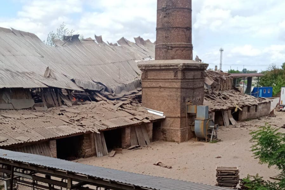 На Львівщині уламки ракети впали на цегельню, 4 людини поранено На Львівщині уламки ракети впали на цегельню, 4 людини поранено