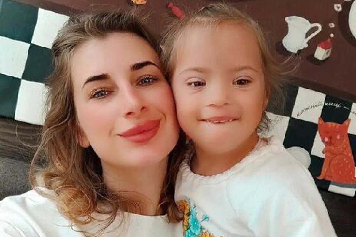 В Виннице простились с 4-летней Лизой, которую убила российская ракета: фото, видео В Виннице простились с 4-летней Лизой, которую убила российская ракета: фото, видео