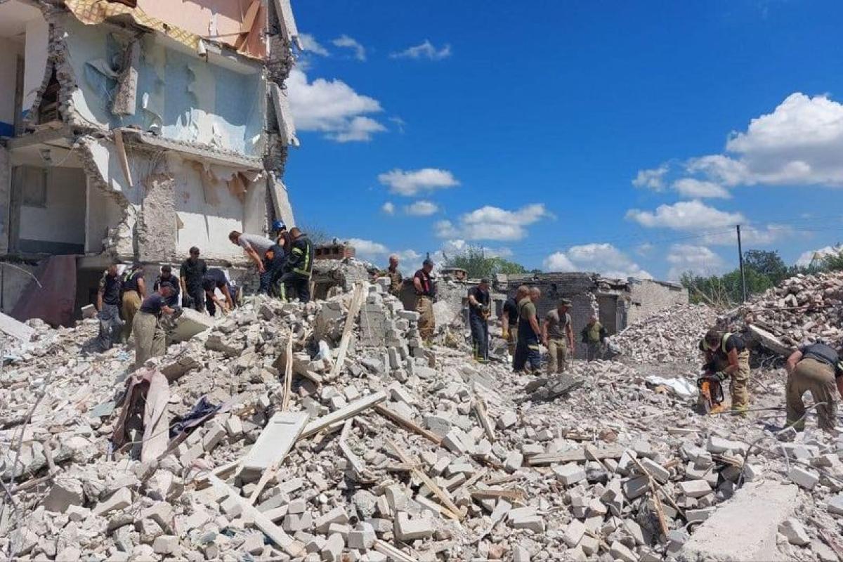 43 загиблих у Часів Яру: розбір завалів продовжується 43 загиблих у Часів Яру: розбір завалів продовжується