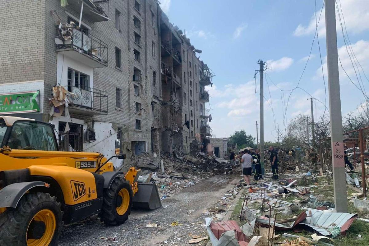 Удар по Вознесенску: российская ракета попала в жилой район