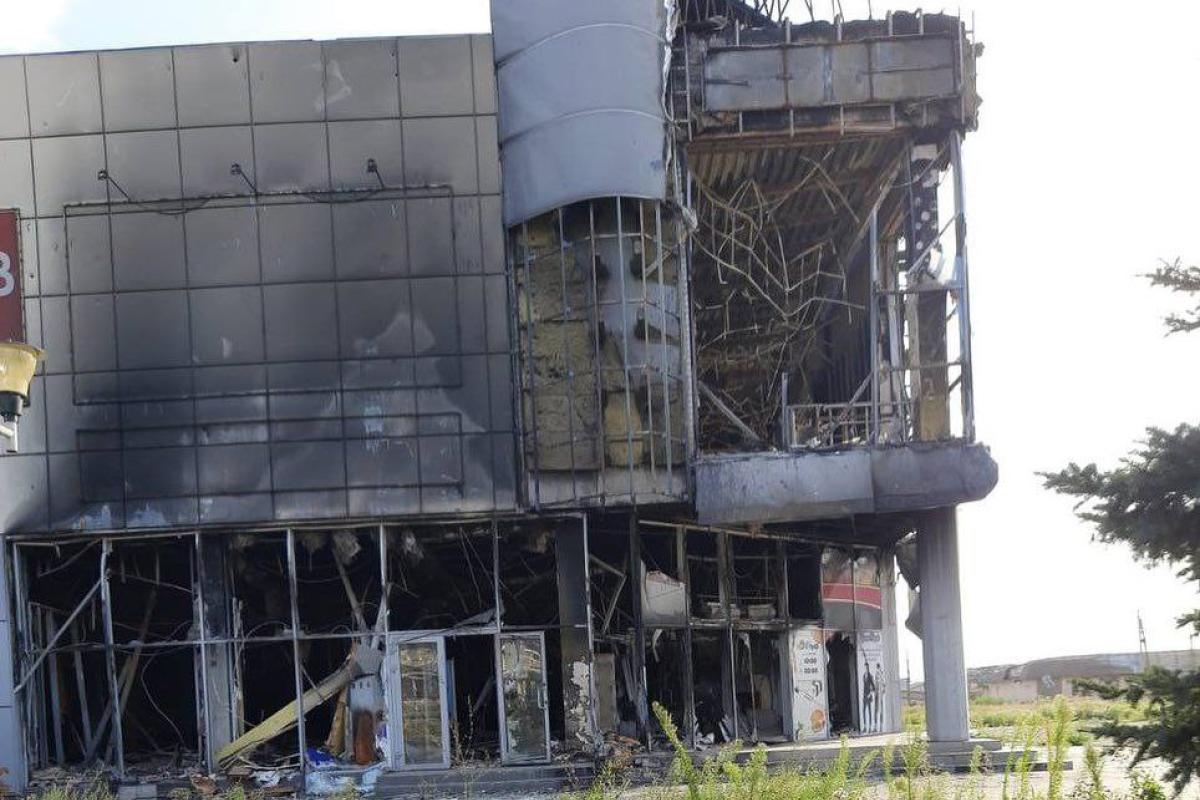 Все згоріло: свіжі фото магазинів "Сільпо" та "Лимон" у Лисичанську