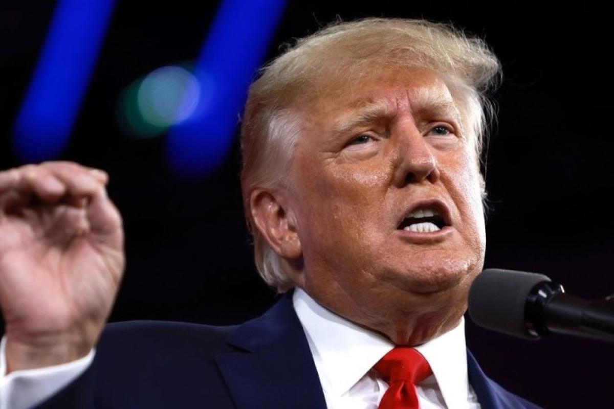 У маєтку Трампа ФБР знайшло 11 пакетів секретних документів У маєтку Трампа ФБР знайшло 11 пакетів секретних документів