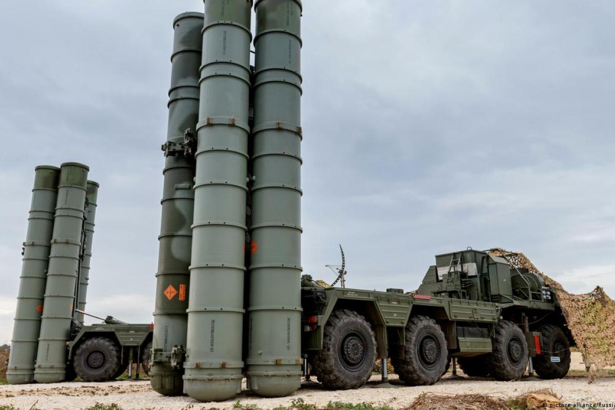 Перекидають до України? Росія вивела із Сирії батарею ЗРК С-300 Перекидають до України? Росія вивела із Сирії батарею ЗРК С-300