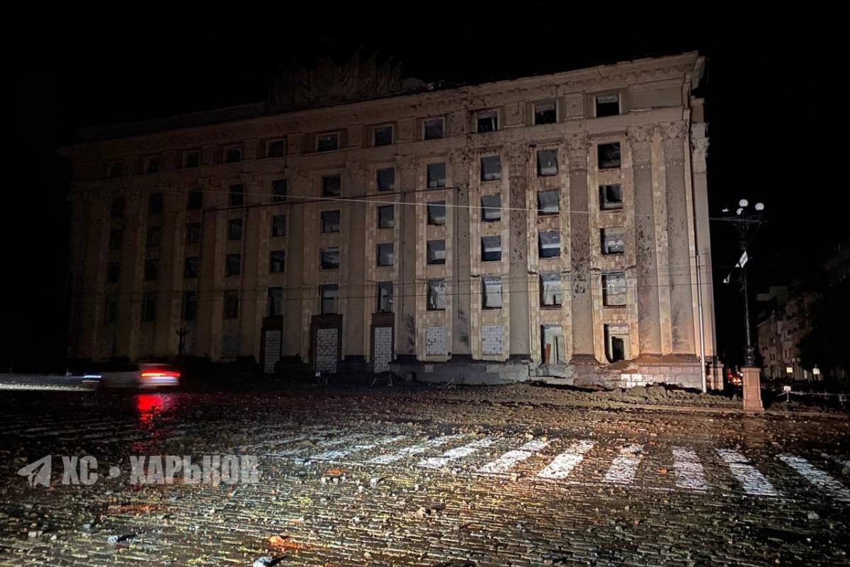 Россия ударила ракетами по центру Харькова Россия ударила ракетами по центру Харькова