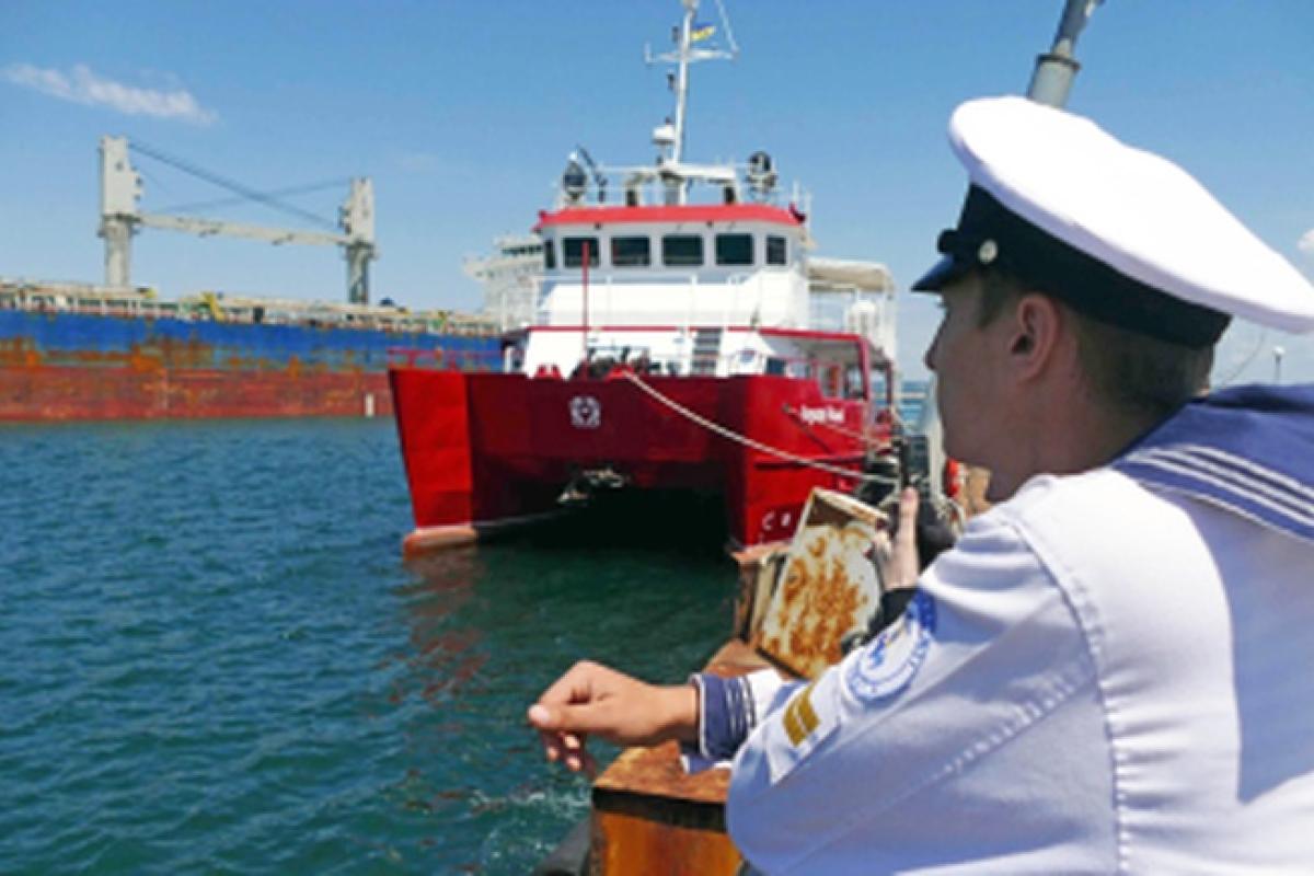 Українським морякам дозволили виїжджати за кордон, але є умова Українським морякам дозволили виїжджати за кордон, але є умова