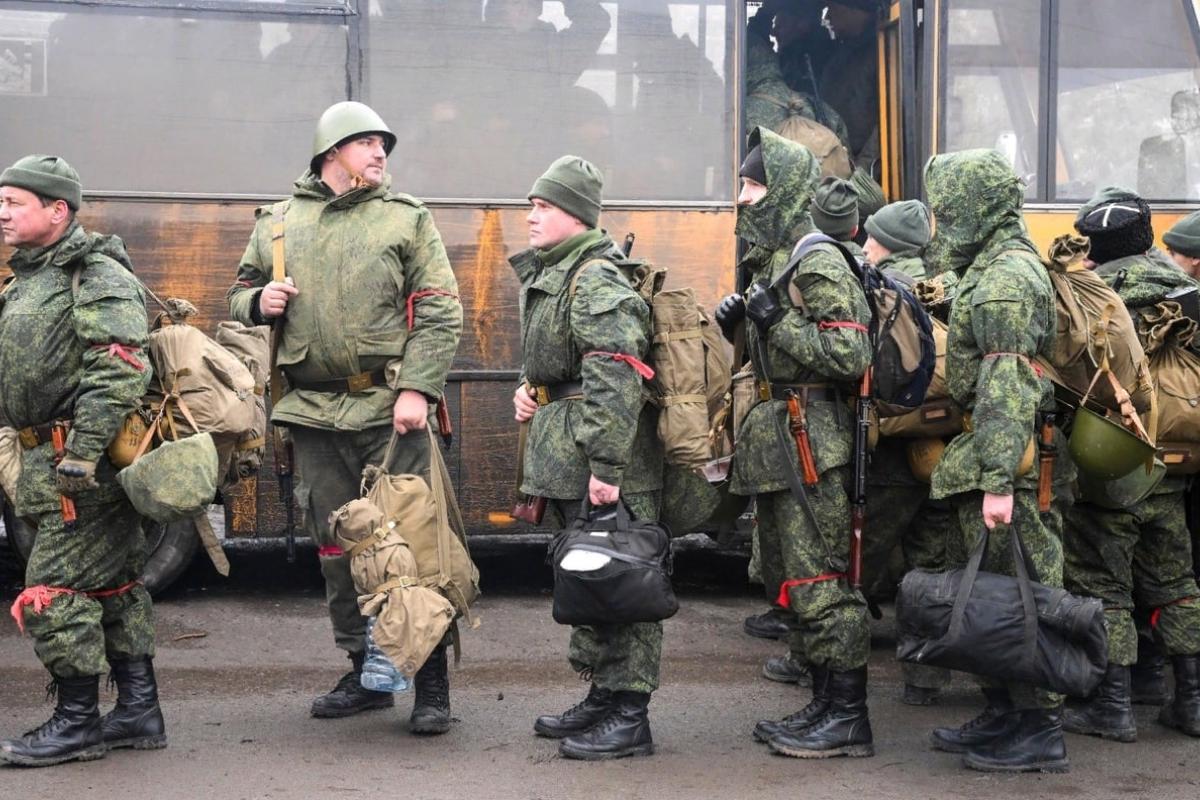 От мобилизации до похорон проходит не больше месяца: Как хоронят "мобиков" на оккупированном Донбассе От мобилизации до похорон проходит не больше месяца: Как хоронят "мобиков" на оккупированном Донбассе