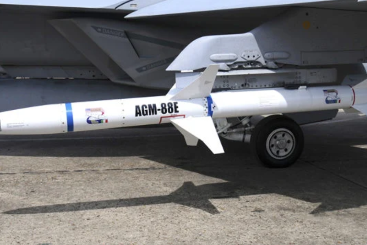 ВСУ получили противорадарные ракеты AGM-88 и уже эффективно их применяют: подробности ВСУ получили противорадарные ракеты AGM-88 и уже эффективно их применяют: подробности