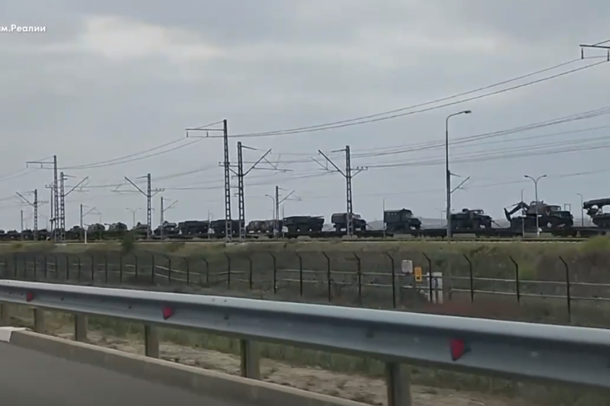 Росія перекидає до Криму нову партію військової техніки Росія перекидає до Криму нову партію військової техніки