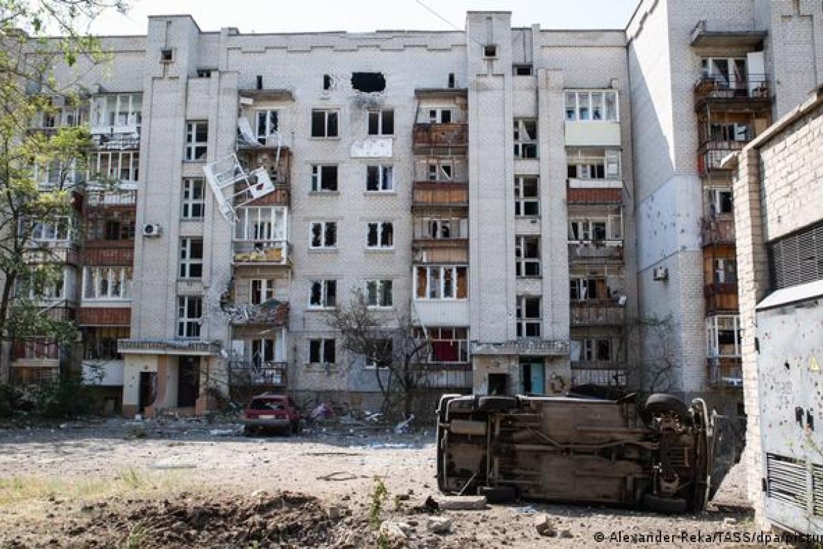 "Краще б купу сміття прибрали": У Сєвєродонецьку погрожують зламувати квартири під приводом перевірки неіснуючих комунікацій "Краще б купу сміття прибрали": У Сєвєродонецьку погрожують зламувати квартири під приводом перевірки неіснуючих комунікацій