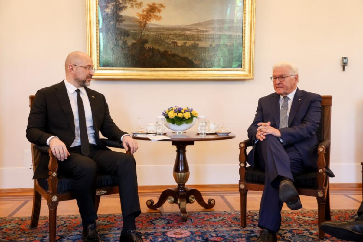 Шмигаль у Німеччині обговорював передачу Україні системи ППО IRIS-T Шмигаль у Німеччині обговорював передачу Україні системи ППО IRIS-T