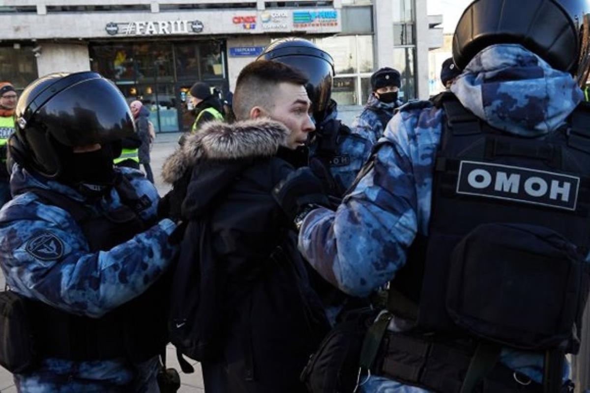Протестувальники в Дагестані оголосили про старт партизанського руху і висунули ультиматум: "Траси запалають!" Протестувальники в Дагестані оголосили про старт партизанського руху і висунули ультиматум: "Траси запалають!"
