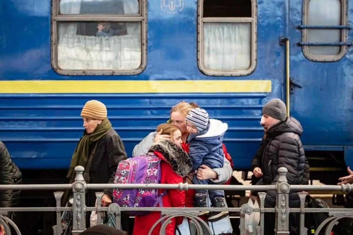 Укрзалізниця запускає програму евакуації українців, що проживають у Криму Укрзалізниця запускає програму евакуації українців, що проживають у Криму