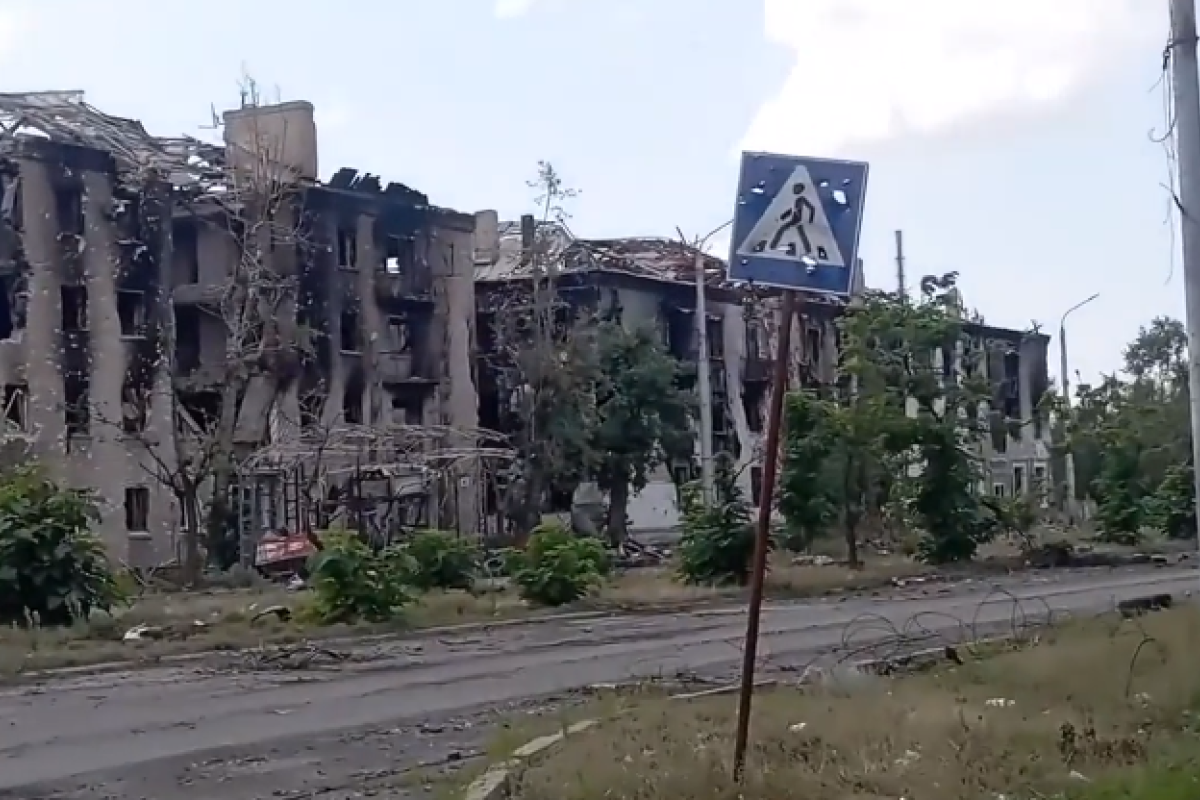 "Готові і до зими, і до референдуму": нові кадри з окупованого Сєвєродонецька "Готові і до зими, і до референдуму": нові кадри з окупованого Сєвєродонецька