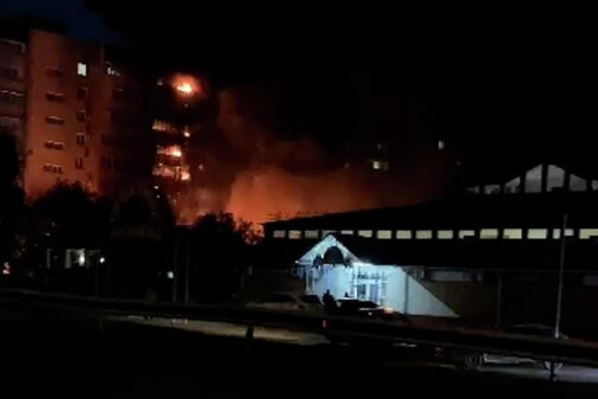 Катастрофа Су-34 в Єйську: кількість жертв і постраждалих зростає, показали кадри з льотчиком, що вижив Катастрофа Су-34 в Єйську: кількість жертв і постраждалих зростає, показали кадри з льотчиком, що вижив