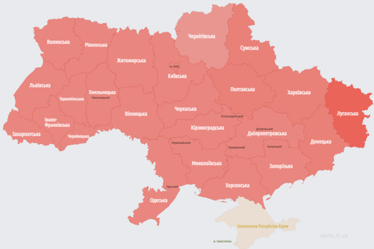 Масштабная воздушная тревога: во многих областях Украины слышно взрывы и пропало электричество Масштабная воздушная тревога: во многих областях Украины слышно взрывы и пропало электричество