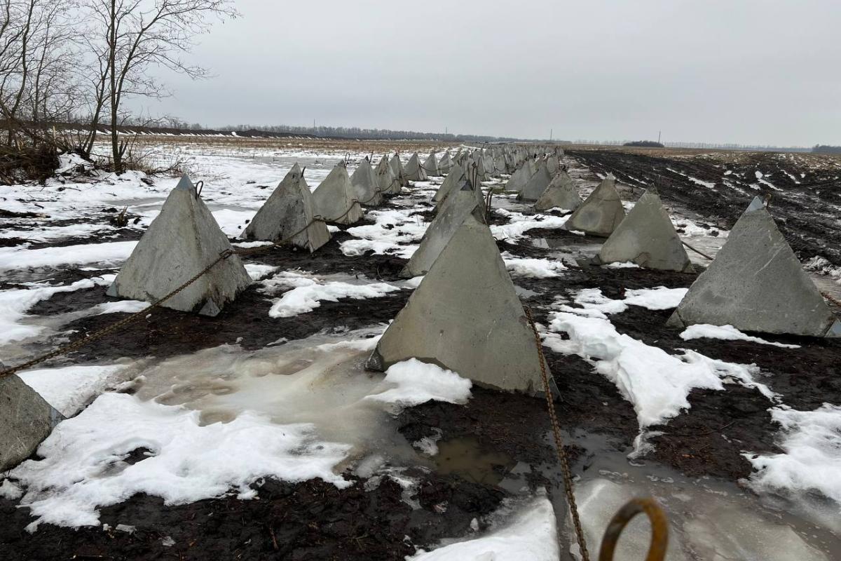 "Донбасс - край пирамид": На оккупированной территории вместо жилья отливают бетонные блоки для укреплений "Донбасс - край пирамид": На оккупированной территории вместо жилья отливают бетонные блоки для укреплений