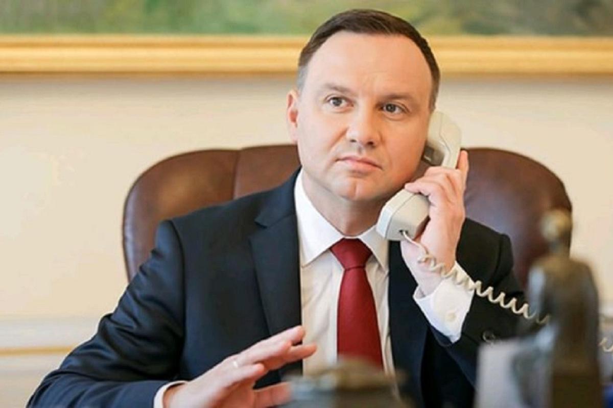 Российские пранкеры позвонили Дуде и выдали себя за Макрона Российские пранкеры позвонили Дуде и выдали себя за Макрона