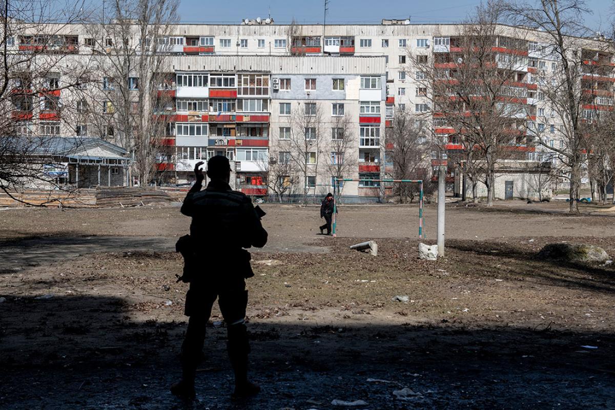 В Рубежном людей, лишившихся жилья, вселяют в чужие квартиры: оккупанты уже развесили "уведомления"