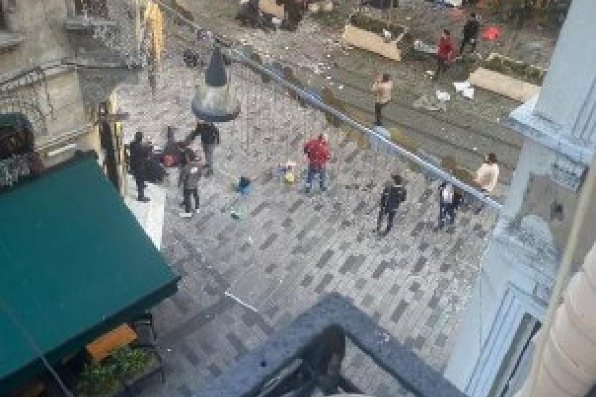 У центрі Стамбула пролунав вибух, більше десятка людей поранено, є загиблі У центрі Стамбула пролунав вибух, більше десятка людей поранено, є загиблі