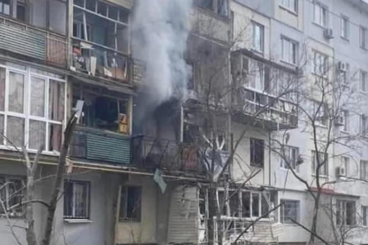 "Тут колись була моя квартира": Сєвєродончанка показує своє житло у вщент зруйнованому будинку "Тут колись була моя квартира": Сєвєродончанка показує своє житло у вщент зруйнованому будинку