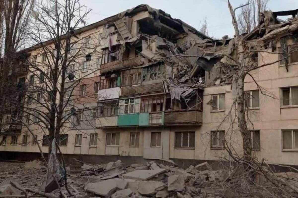 Сумна прогулянка зруйнованим містом: свіже відео з Лисичанська Сумна прогулянка зруйнованим містом: свіже відео з Лисичанська
