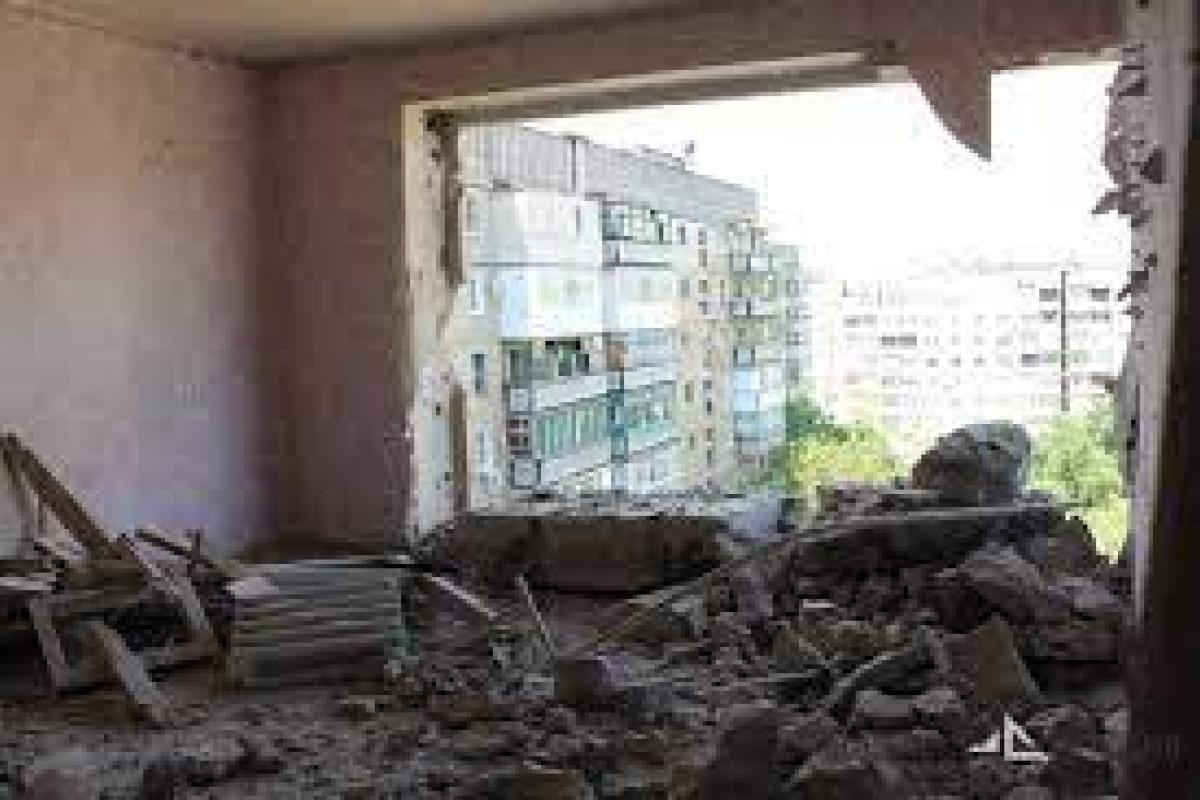 "Окон нет, балкона нет - начинаем с батарей": Ремонт коммуникаций в Северодонецке в разгаре (видео)