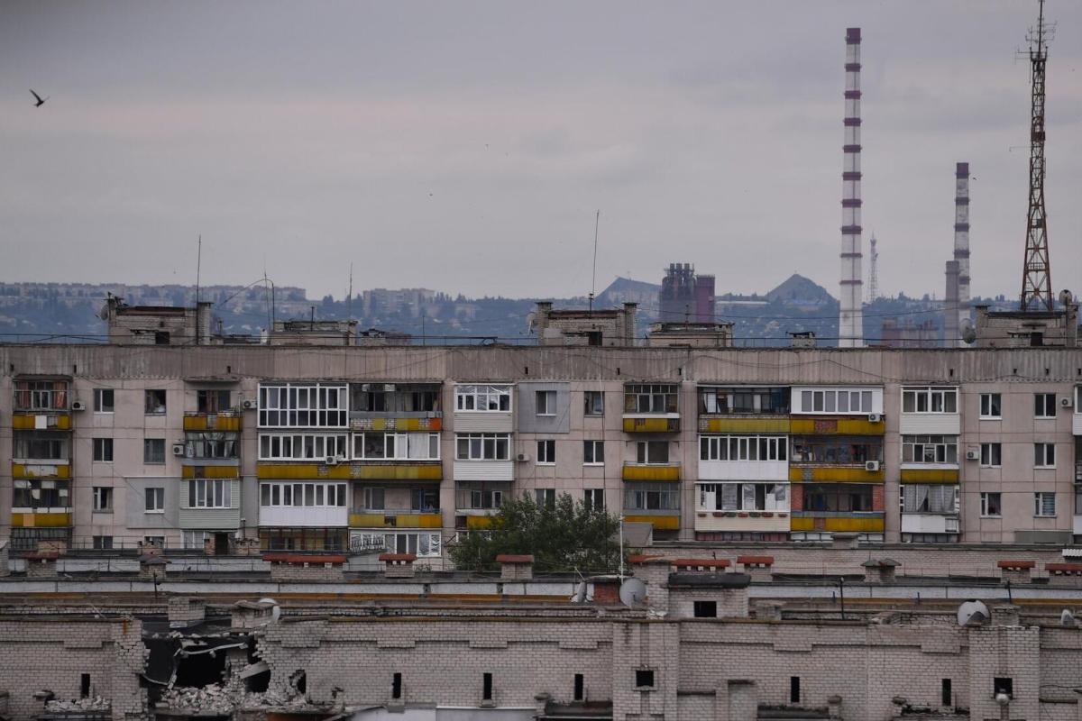 "Маневрений фонд житла" у Сєвєродонецьку поповнюється: окупанти опублікували черговий список квартир, що готуються до розкриття "Маневрений фонд житла" у Сєвєродонецьку поповнюється: окупанти опублікували черговий список квартир, що готуються до розкриття
